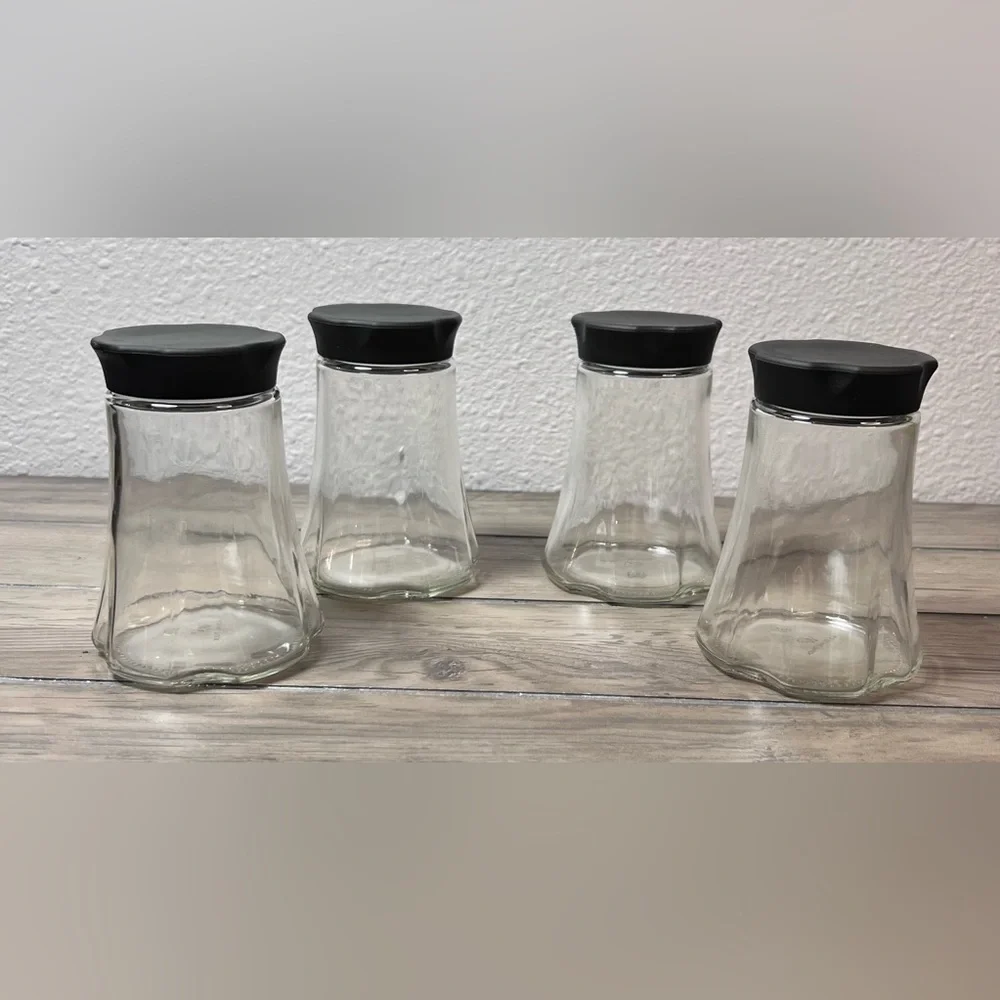 Wolfgang Puck NEW Set of 4 Glass Spice Jars with Black Screw‎ Top Lids